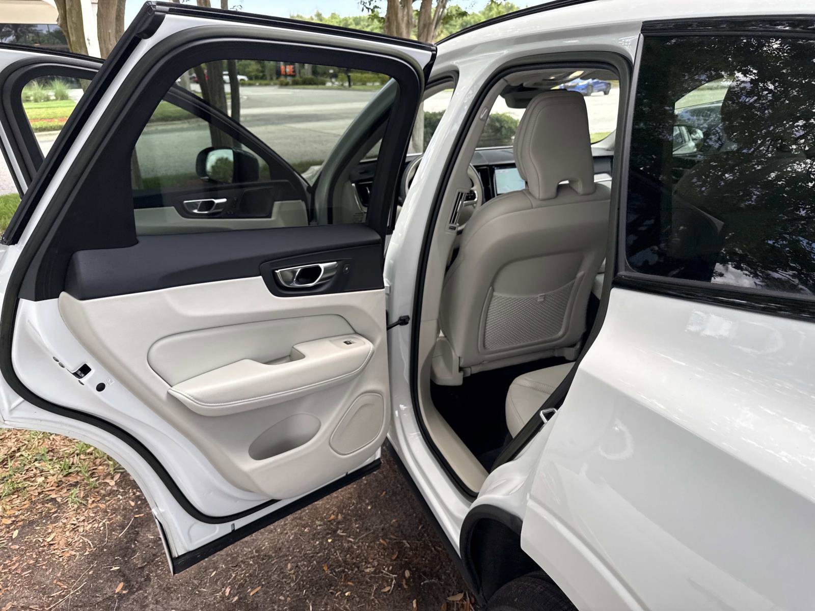 Used 2023 Volvo XC60 T8 Ultimate AWD/4WD image 14