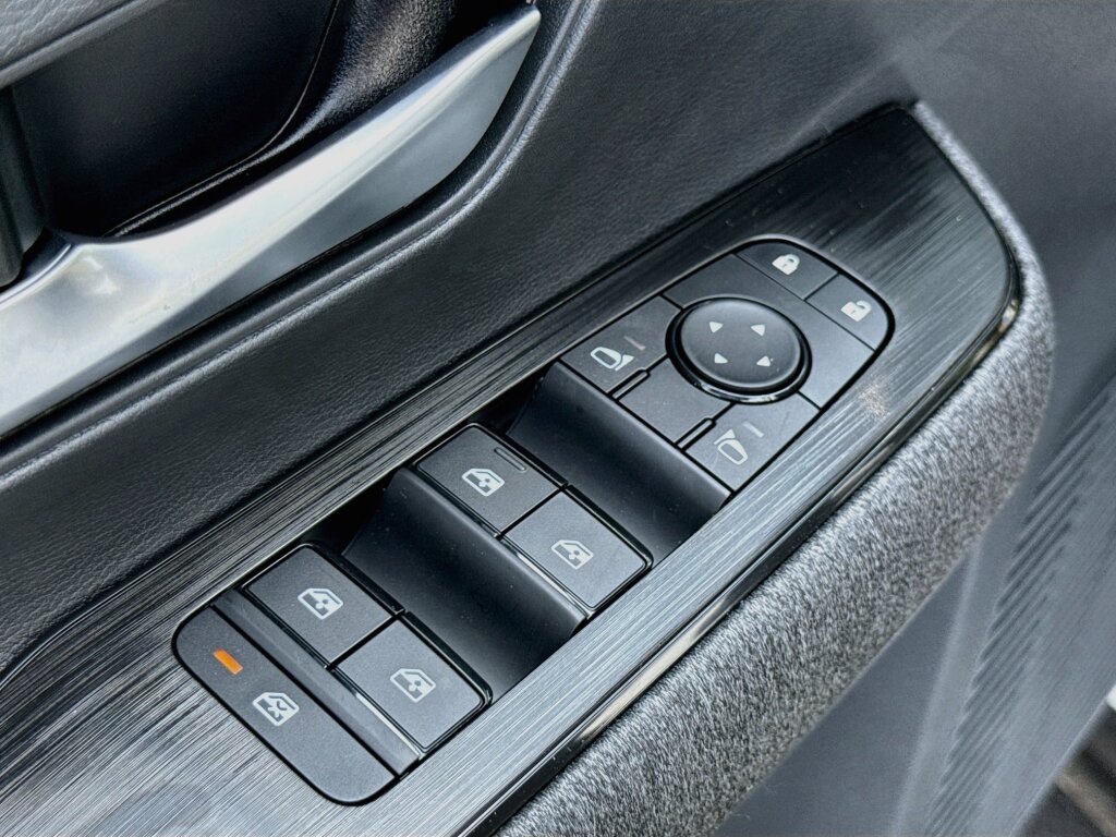 New 2026 Nissan Kicks SV w/ Cold Weather Package FWD image 8