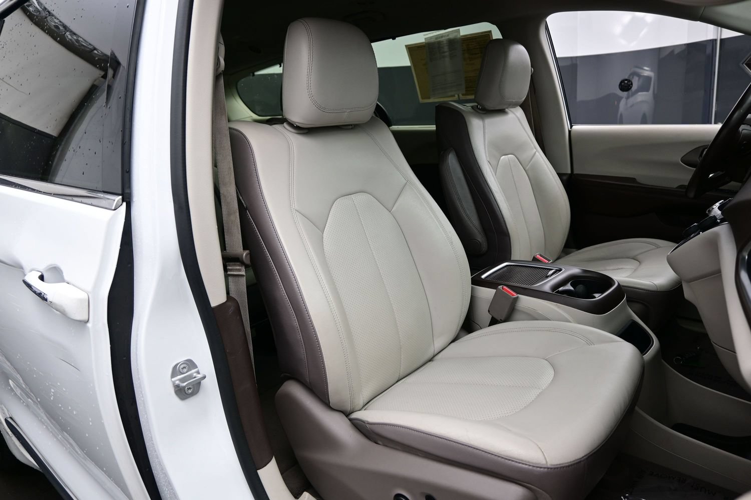 Used 2018 Chrysler Pacifica Touring-L Plus w/ Advanced Safetytec Group FWD image 14