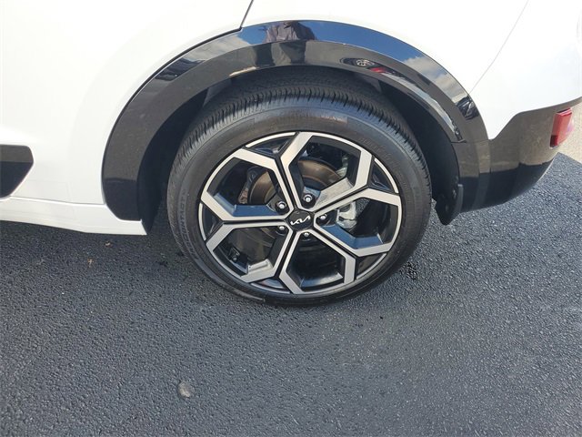 Used 2024 Kia Niro SX Touring image 5