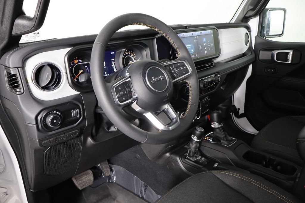 Used 2024 Jeep Wrangler Unlimited Sahara AWD/4WD image 23