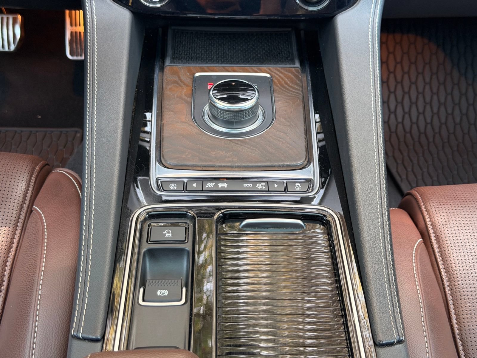 Used 2020 Jaguar F-PACE S AWD/4WD image 19