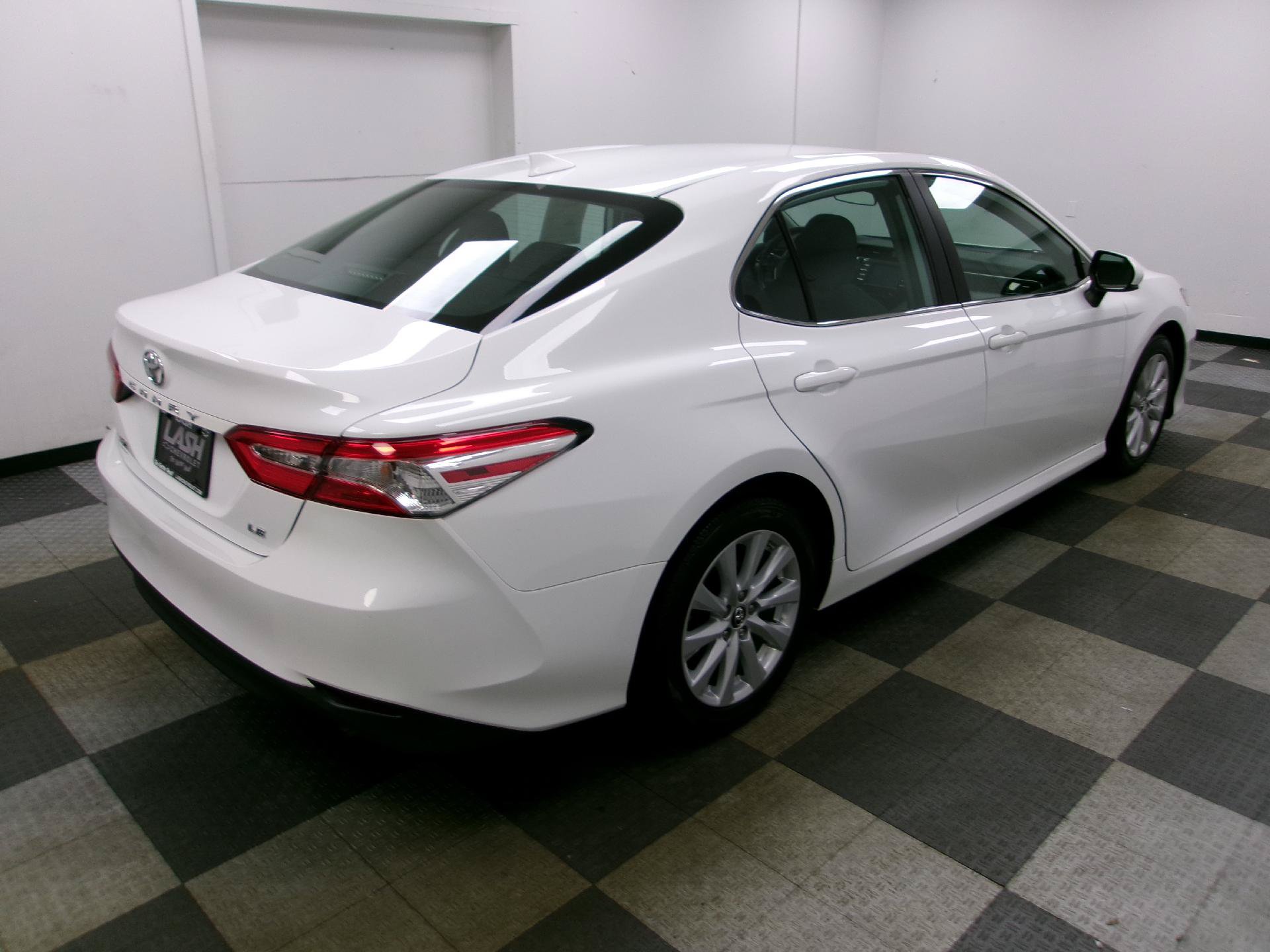 Used 2019 Toyota Camry LE FWD image 12