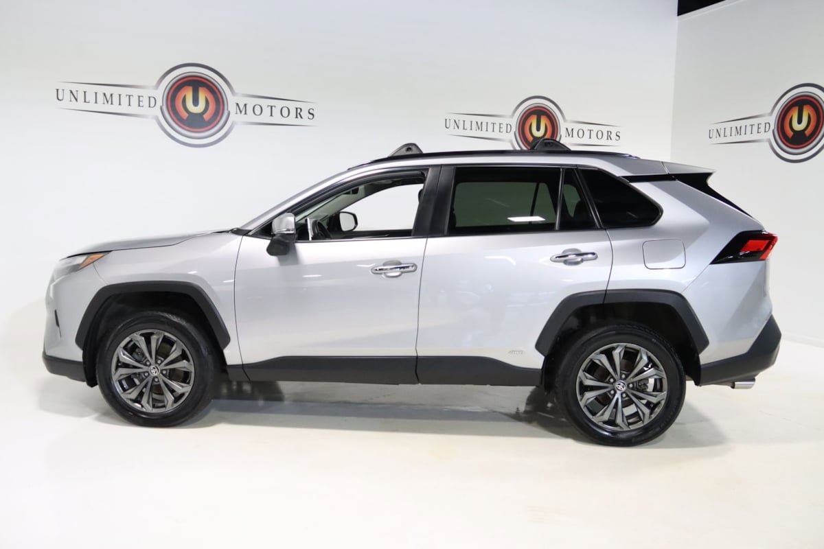 Used 2022 Toyota RAV4 Limited AWD/4WD image 28