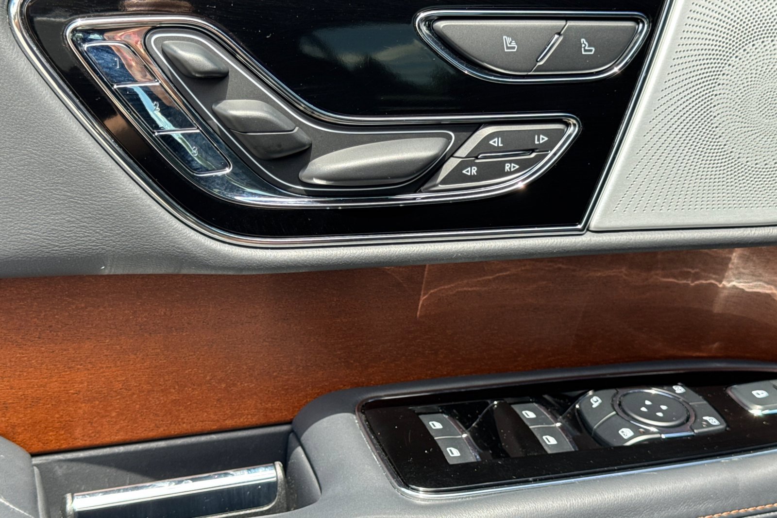 Used 2024 Lincoln Navigator Black Label image 11