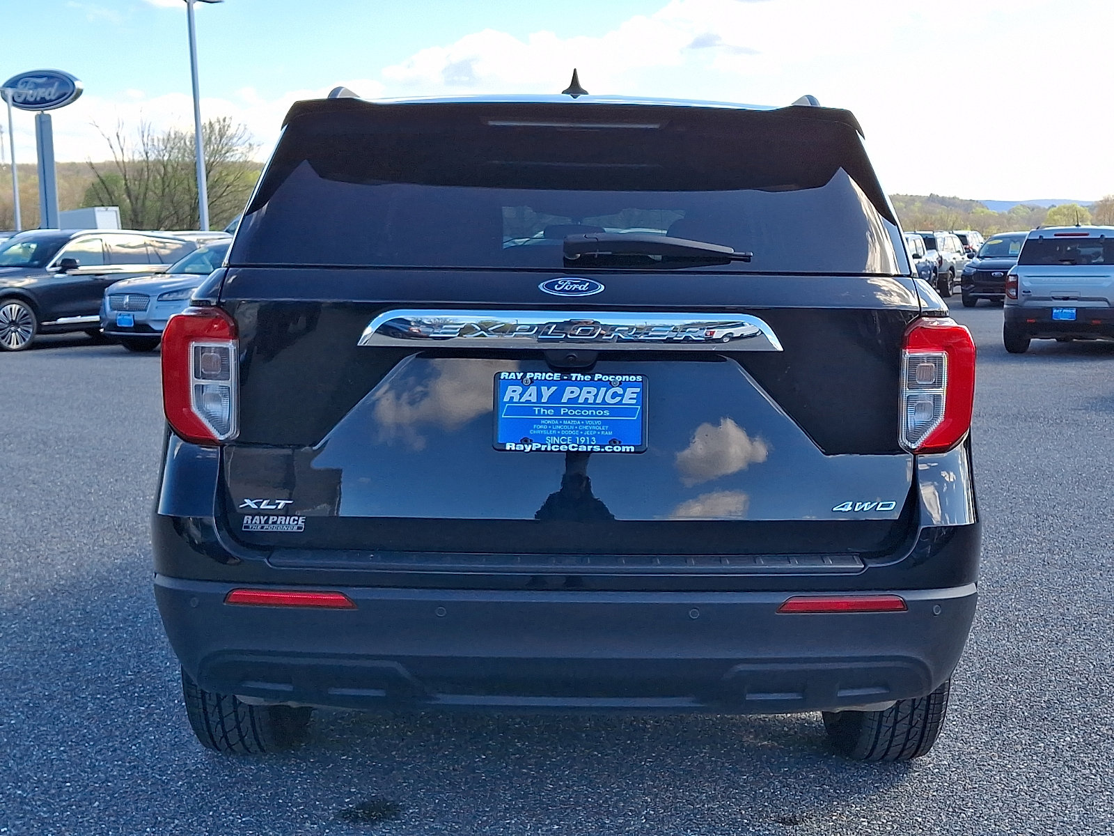 Used 2023 Ford Explorer XLT AWD/4WD image 5