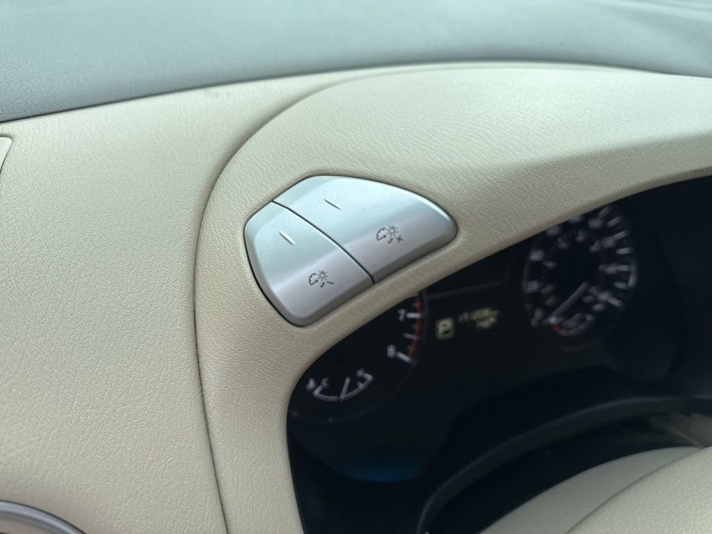 Used 2015 Nissan Pathfinder SV image 33