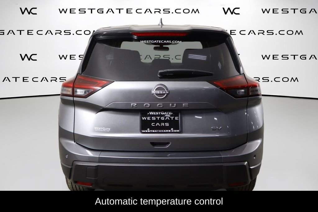 Used 2024 Nissan Rogue SV image 4