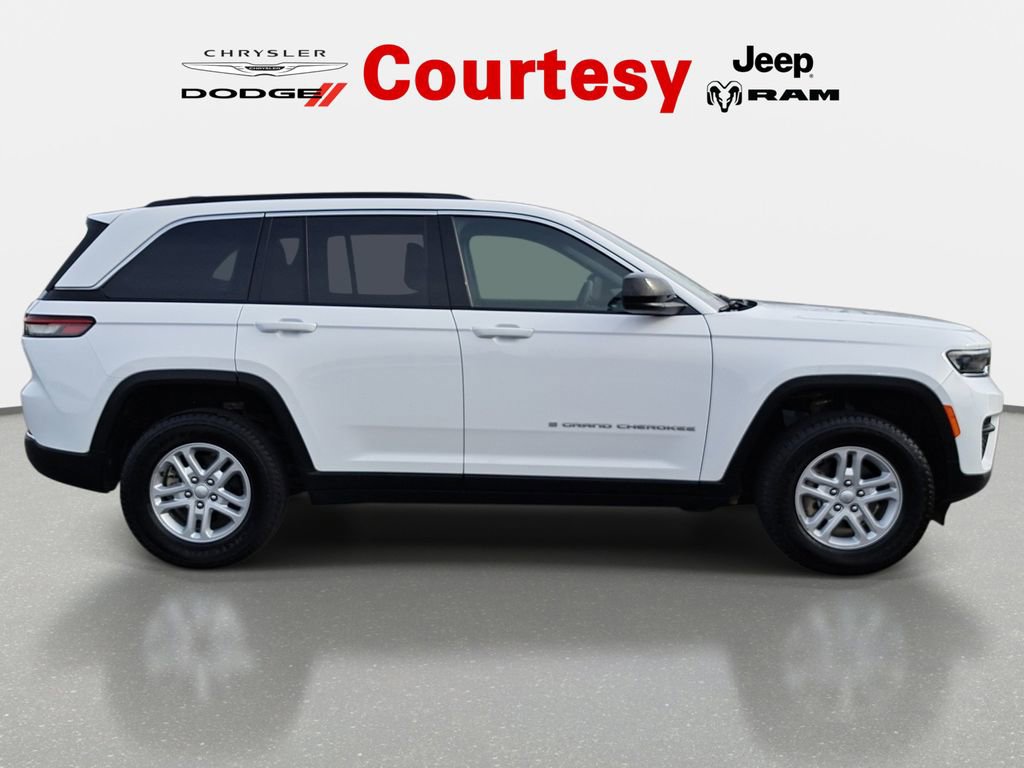 Used 2025 Jeep Grand Cherokee Laredo w/ Luxury Tech Group I image 9