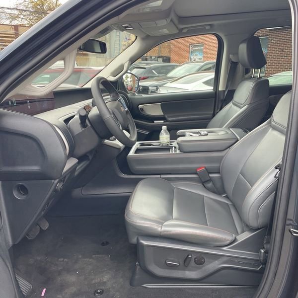 Used 2025 Ford Expedition Active AWD/4WD image 28