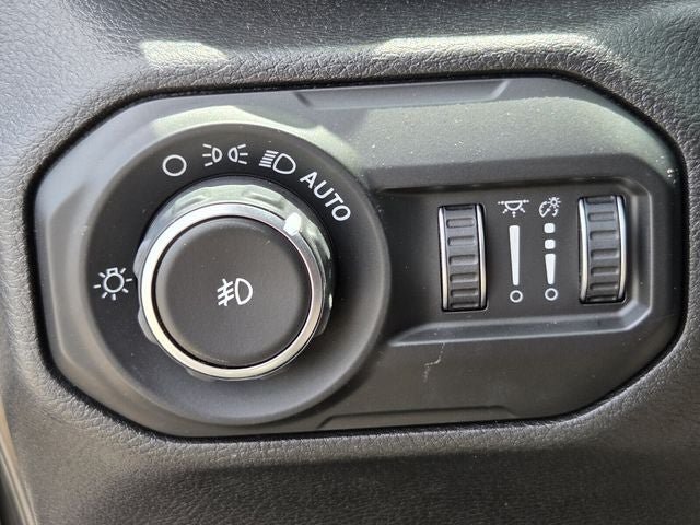 Used 2020 Jeep Wrangler Unlimited Sahara AWD/4WD image 28