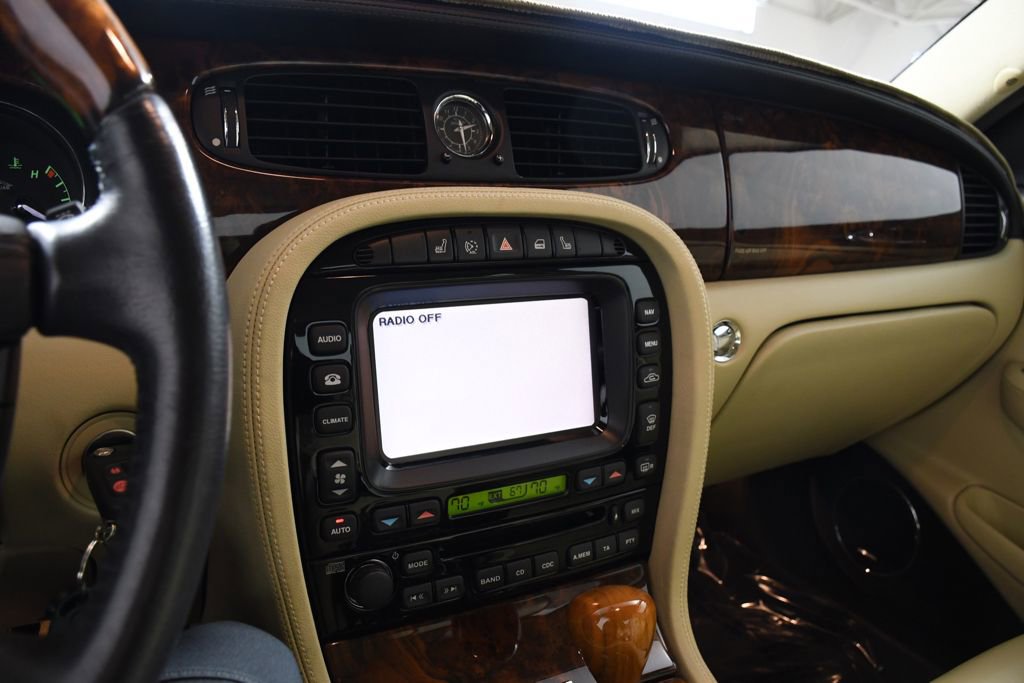 Used 2009 Jaguar XJ8 image 44