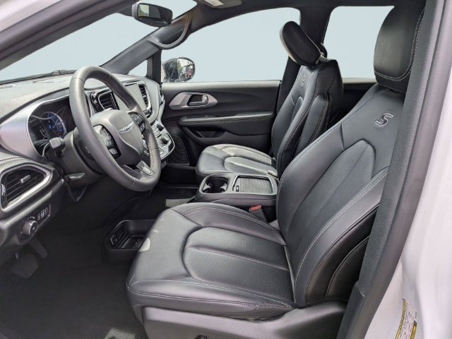 Used 2024 Chrysler Pacifica Limited FWD image 19