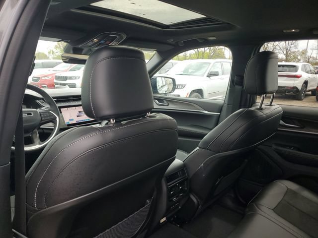 New 2026 Jeep Grand Cherokee Altitude AWD/4WD image 11