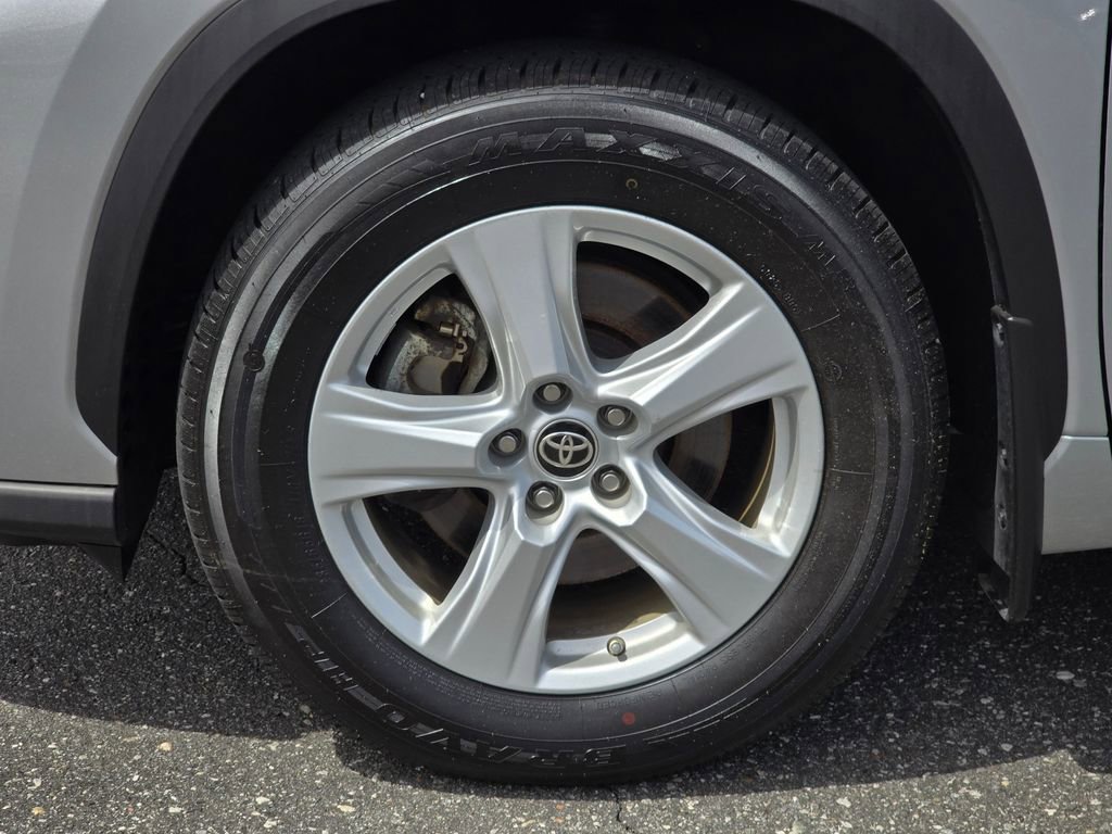 Used 2021 Toyota Highlander LE image 21