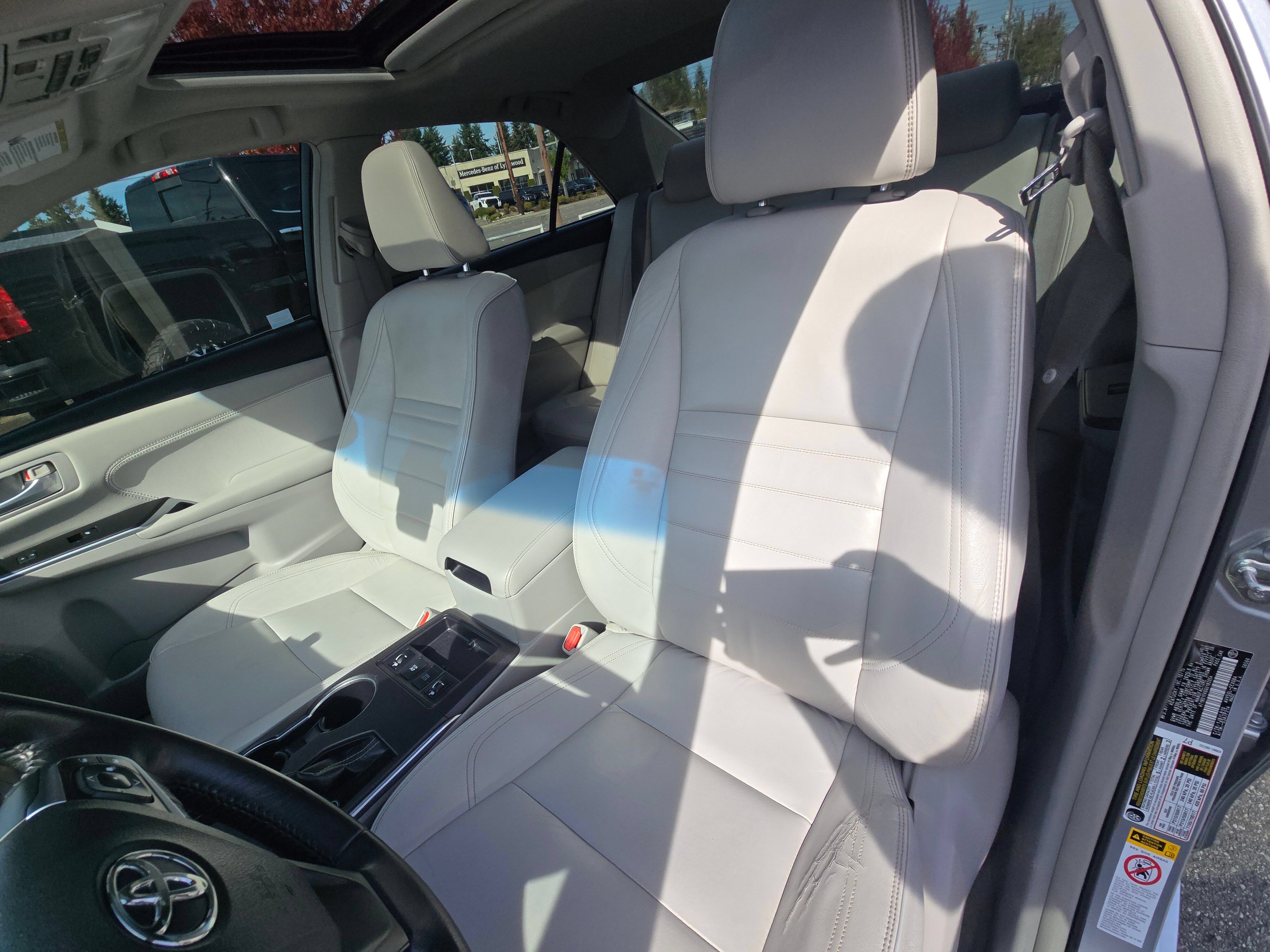 Used 2016 Toyota Camry XLE w/ Moonroof Package FWD image 22