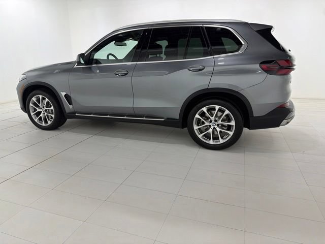 Certified 2024 BMW X5 xDrive40i w/ Premium Package AWD/4WD image 2