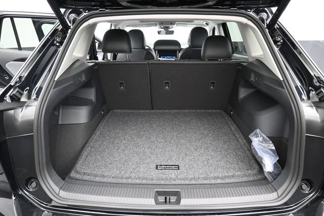 New 2026 Volkswagen Tiguan SE FWD image 12