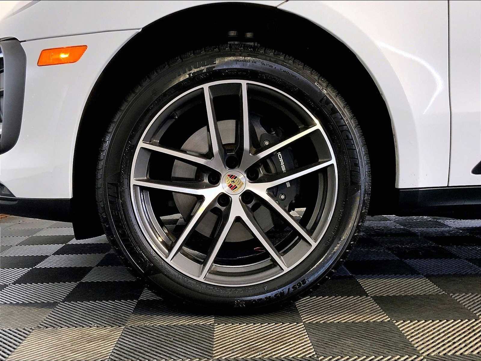 Certified 2026 Porsche Macan AWD/4WD image 11