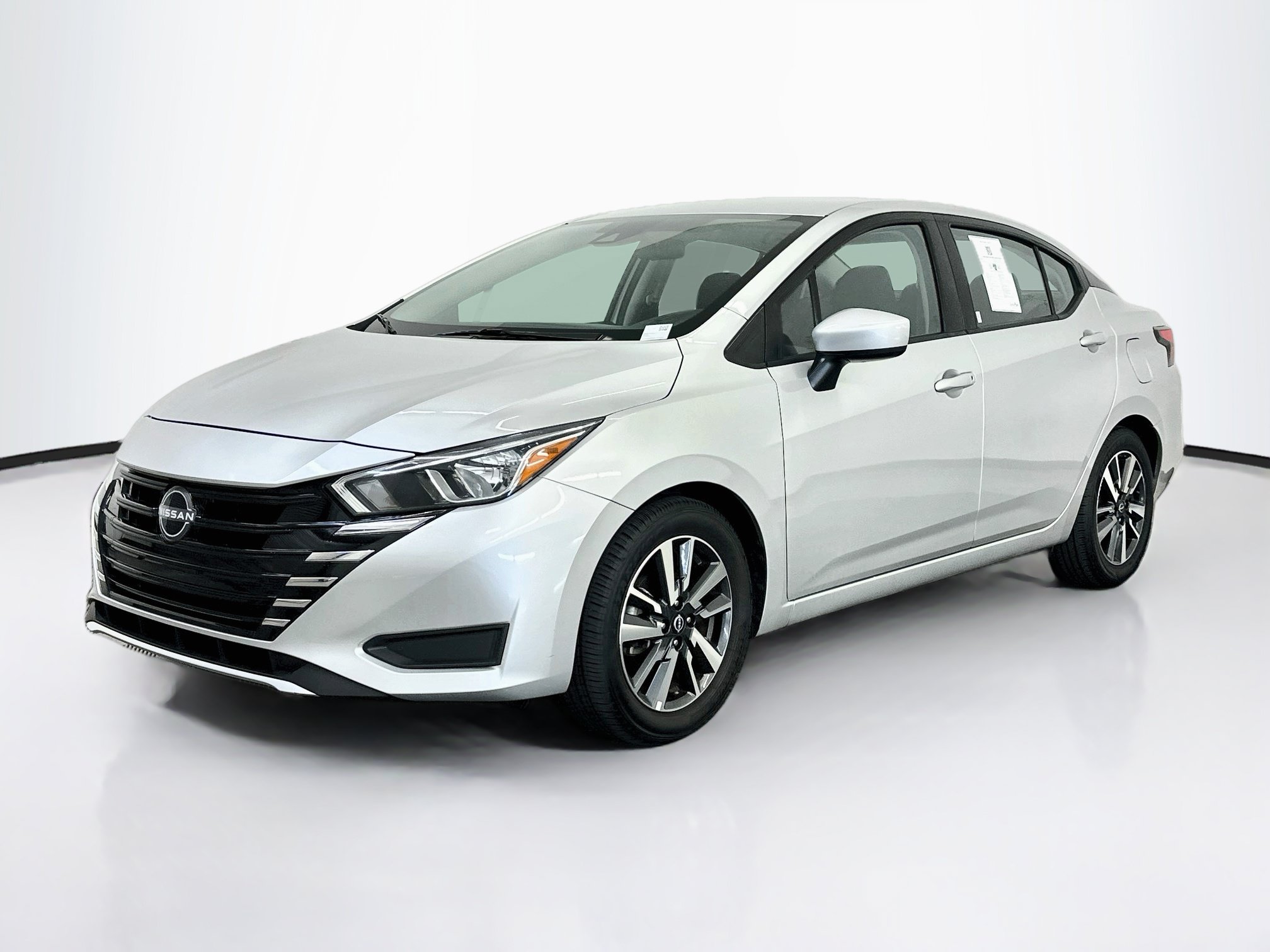 Used 2024 Nissan Versa SV FWD image 3