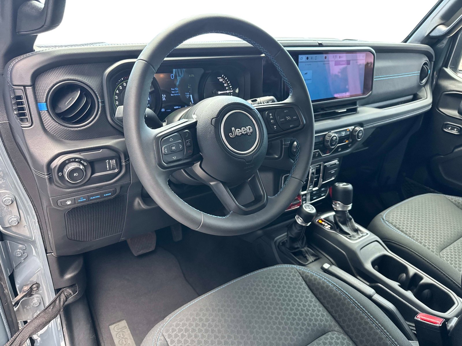 Used 2025 Jeep Wrangler Unlimited Rubicon 4xe image 21