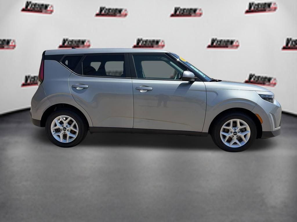 Used 2024 Kia Soul LX w/ Option Group 015 FWD image 4