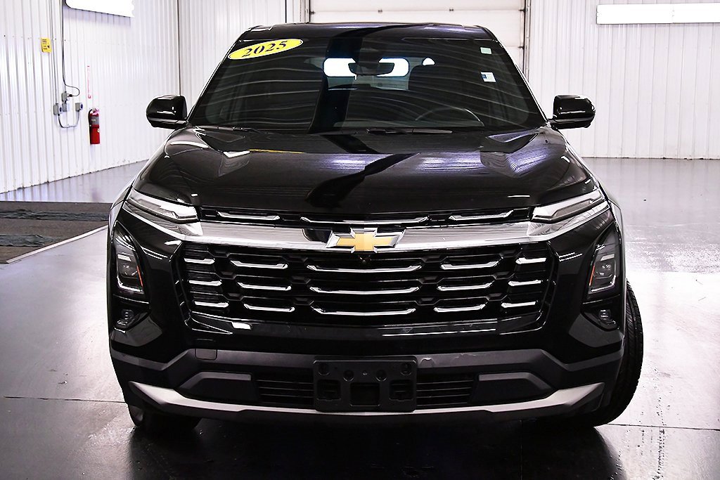 Used 2025 Chevrolet Equinox LT w/ Safety and Technology Package image 2