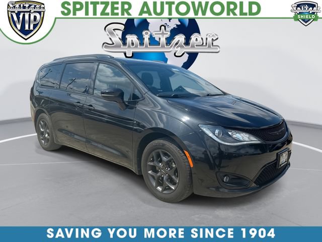 Used 2018 Chrysler Pacifica Limited w/ S Appearance Package FWD image 1