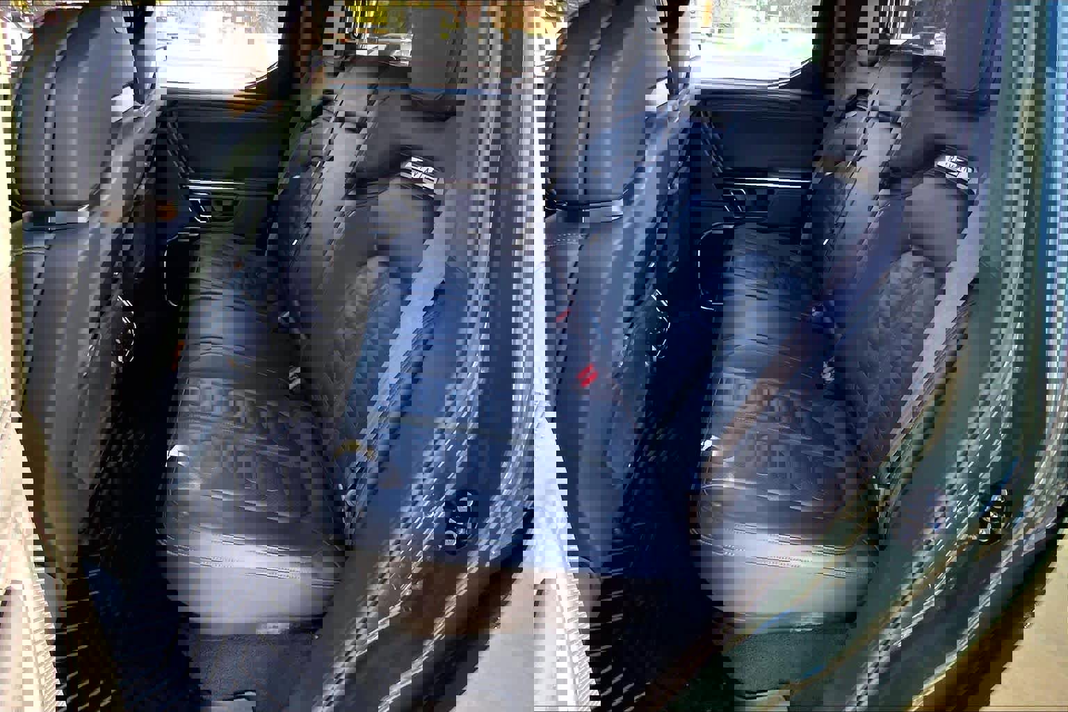 Used 2022 Rivian R1T Adventure image 20