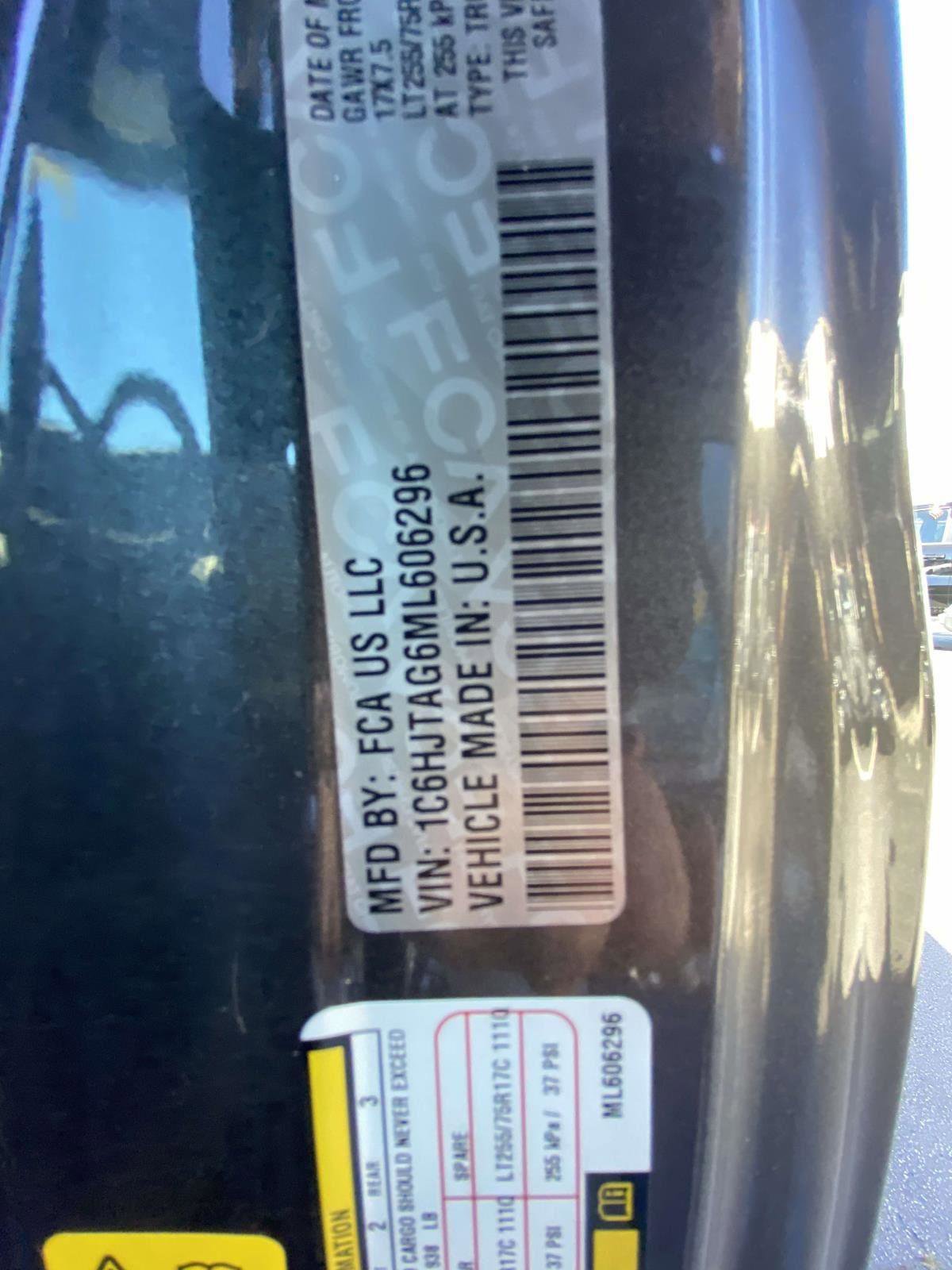 Used 2021 Jeep Gladiator Willys image 12