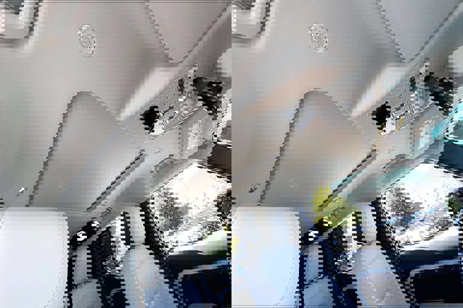 Used 2023 Land Rover Defender 110 SE image 11