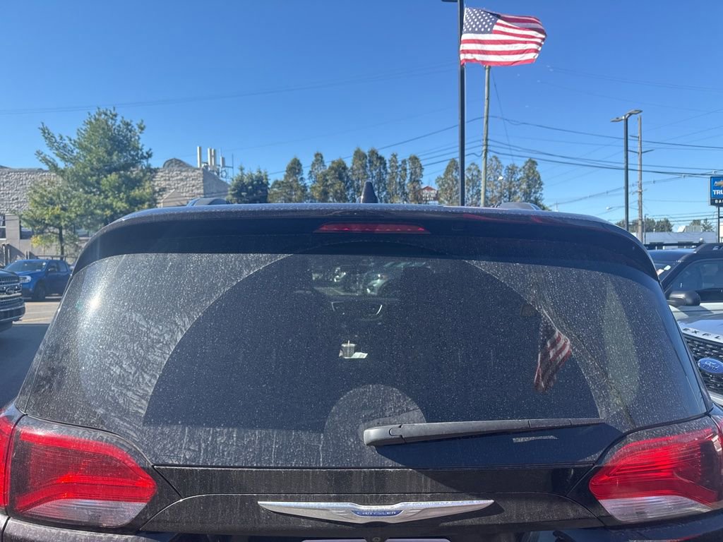 Used 2018 Chrysler Pacifica Touring-L Plus w/ Tire & Wheel Group image 6