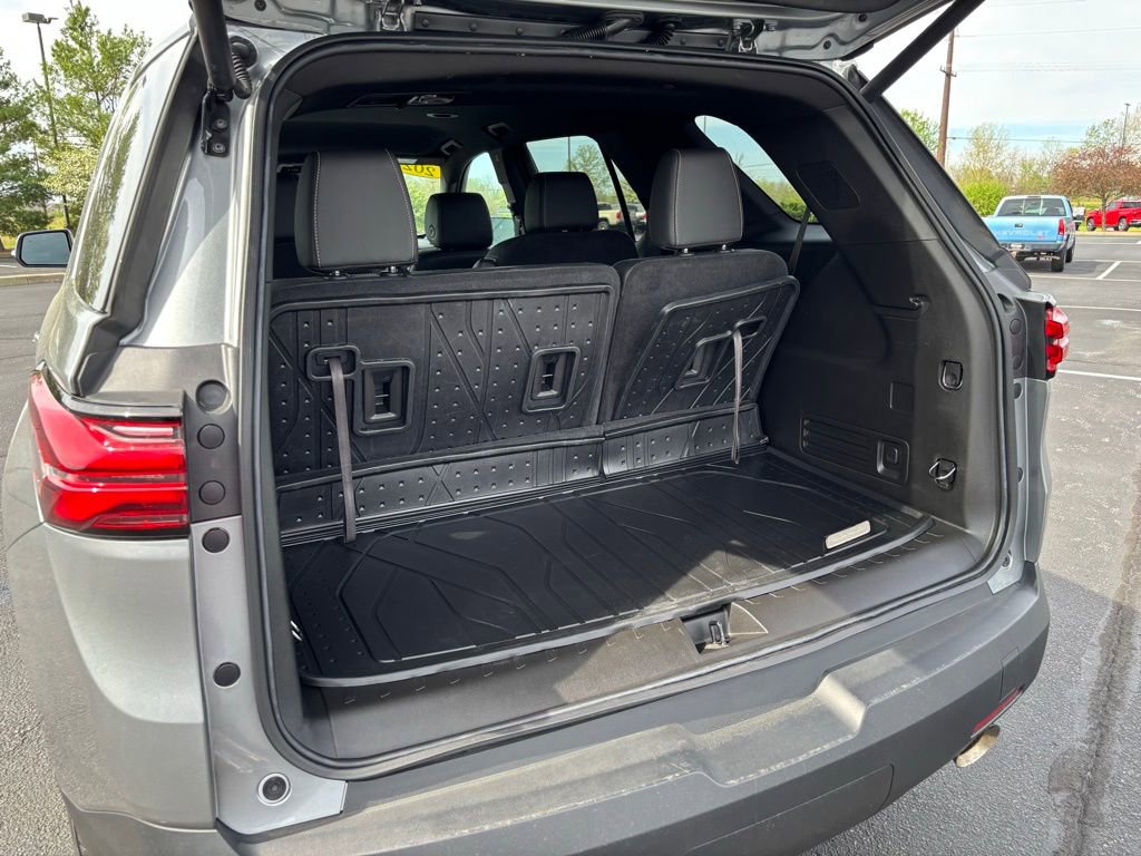 Used 2023 Chevrolet Traverse LT w/ LPO, Floor Liner Package FWD image 20