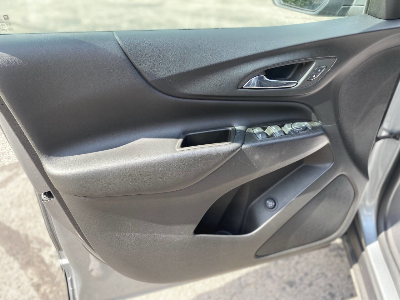 Used 2023 Chevrolet Equinox LT w/ Driver Convenience Package image 14