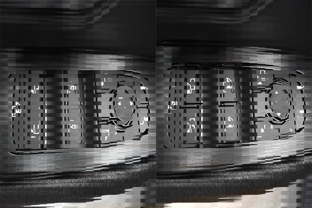 Used 2025 Nissan Kicks SV image 23