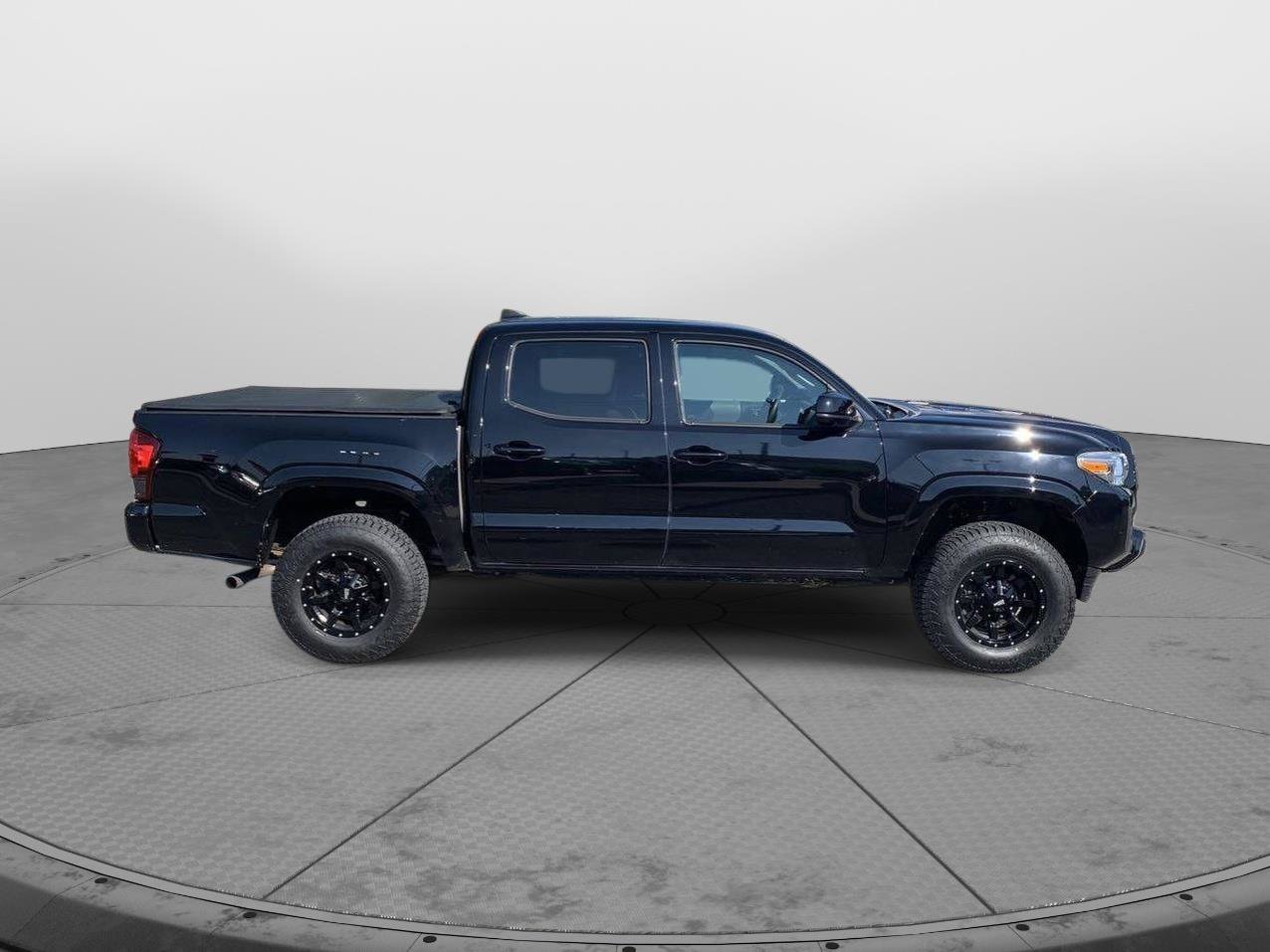 Used 2022 Toyota Tacoma SR AWD/4WD image 2