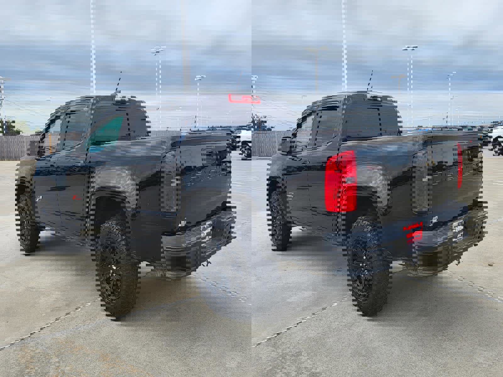 Used 2021 Chevrolet Colorado Z71 w/ Z71 Midnight Edition image 3