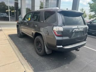 Used 2017 Toyota 4Runner SR5 AWD/4WD image 3