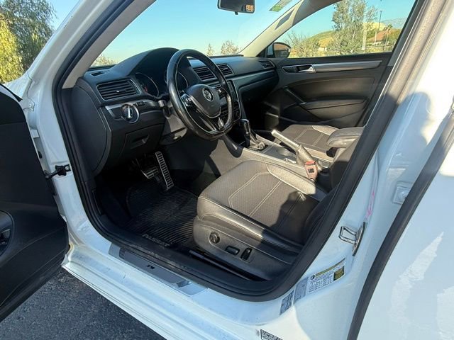 Used 2018 Volkswagen Passat 2.0T R-Line w/ R-Line Lighting Package image 8