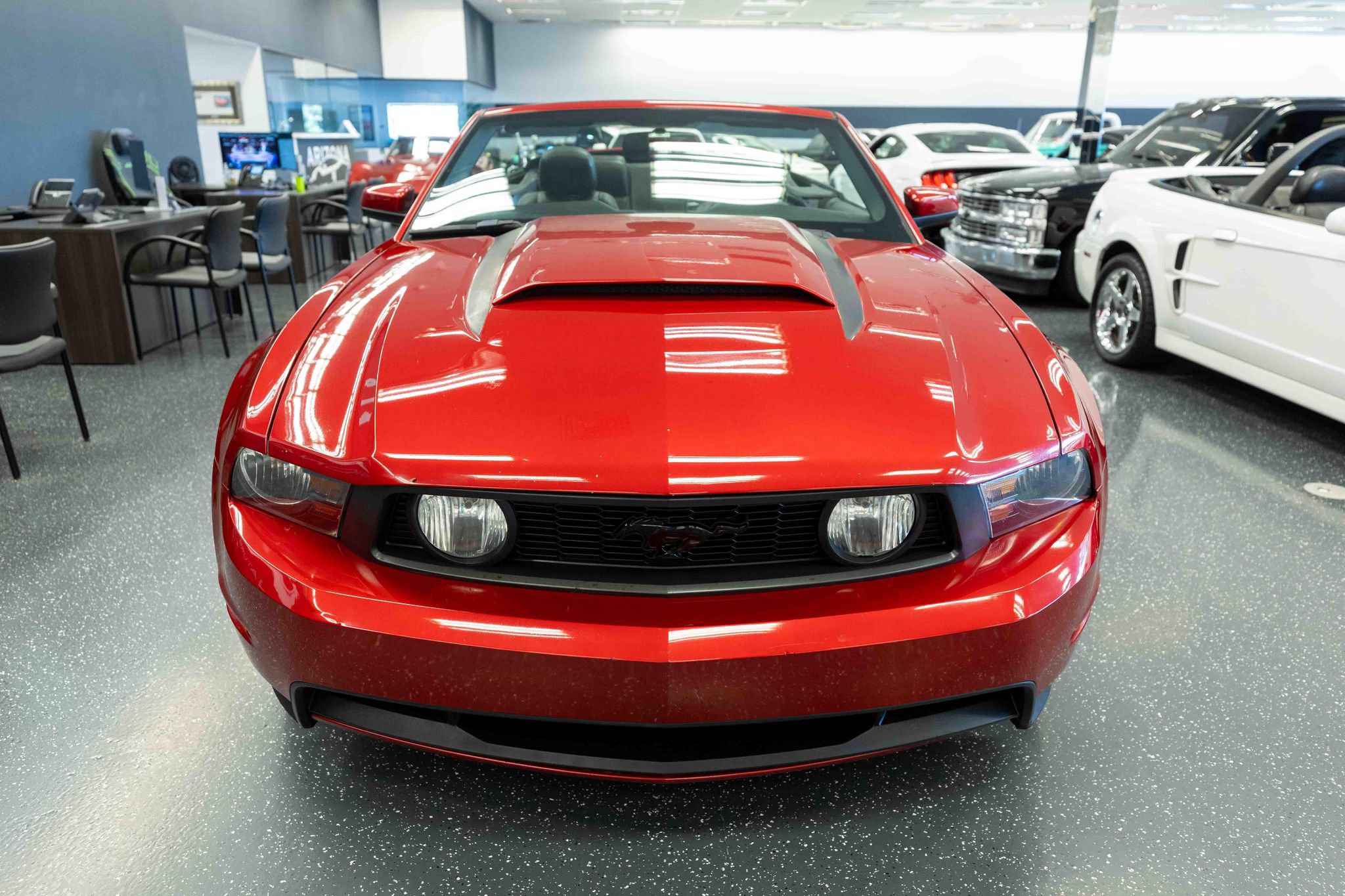 Used 2010 Ford Mustang GT RWD image 2