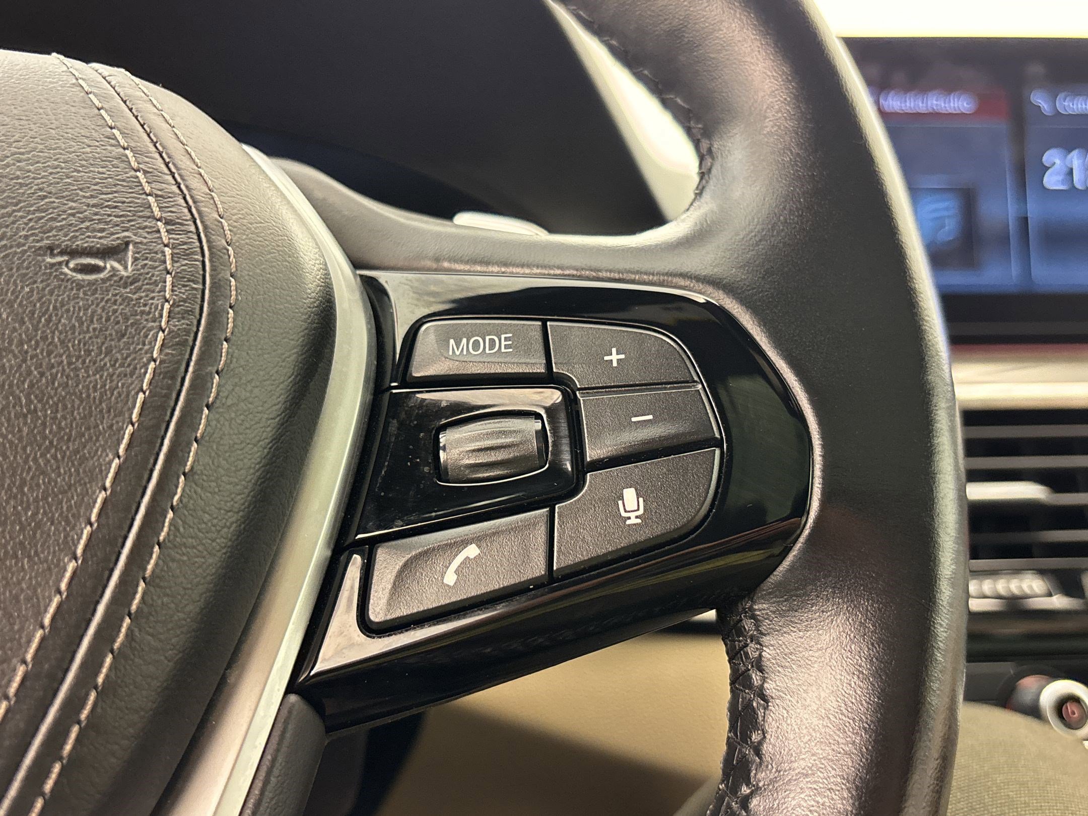 Used 2018 BMW 530e w/ Premium Package 2 RWD image 24