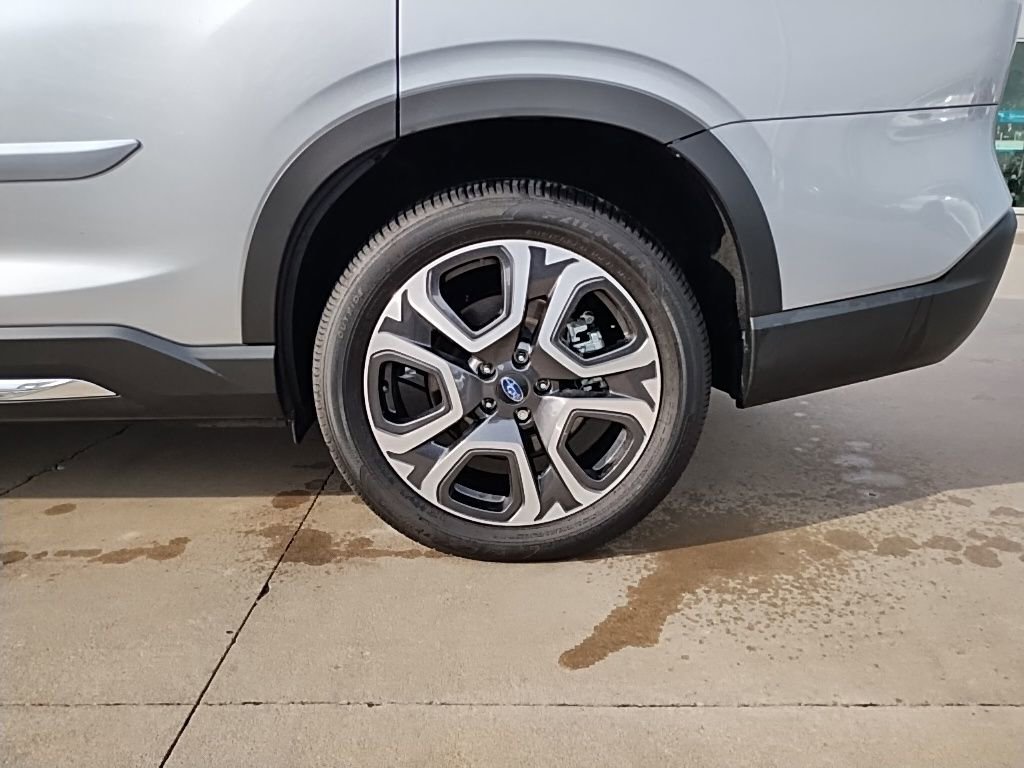 Used 2025 Subaru Ascent Limited image 17