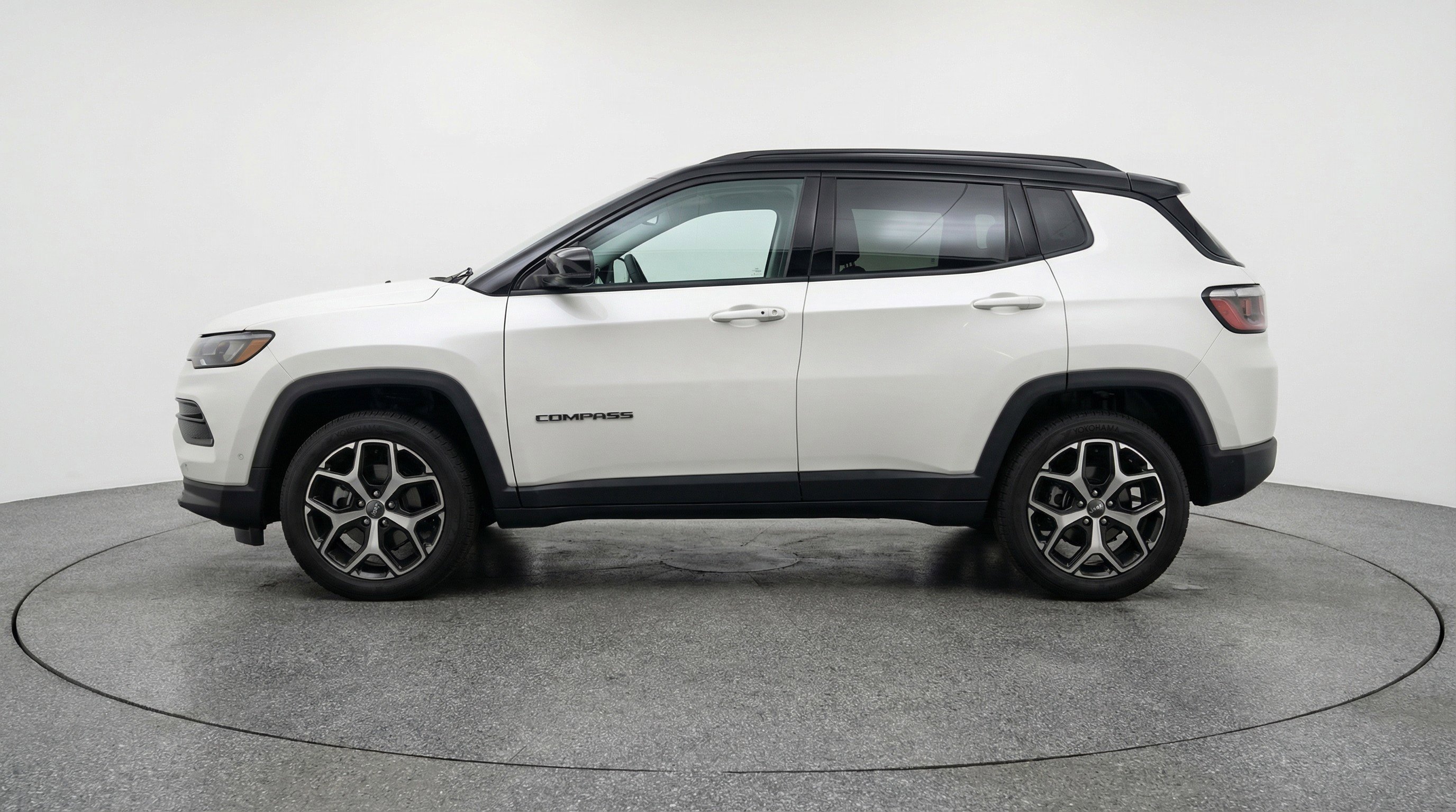Used 2025 Jeep Compass Limited image 5