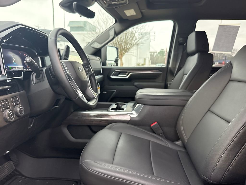 Used 2025 Chevrolet Silverado 2500 LTZ w/ LTZ Plus Package image 12