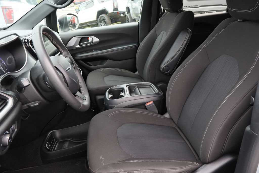Used 2023 Chrysler Pacifica Touring FWD image 21