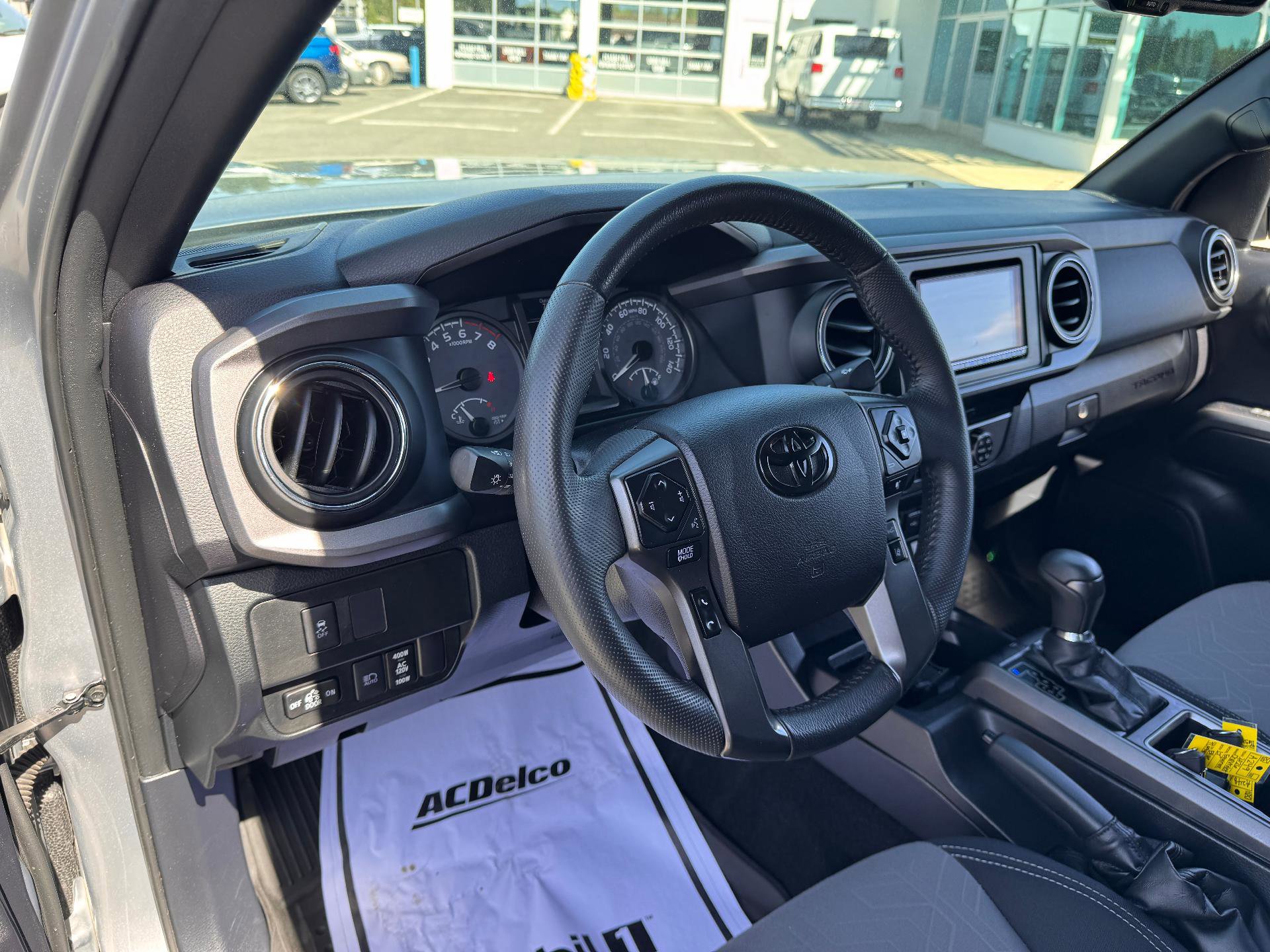 Used 2020 Toyota Tacoma TRD Off-Road AWD/4WD image 9