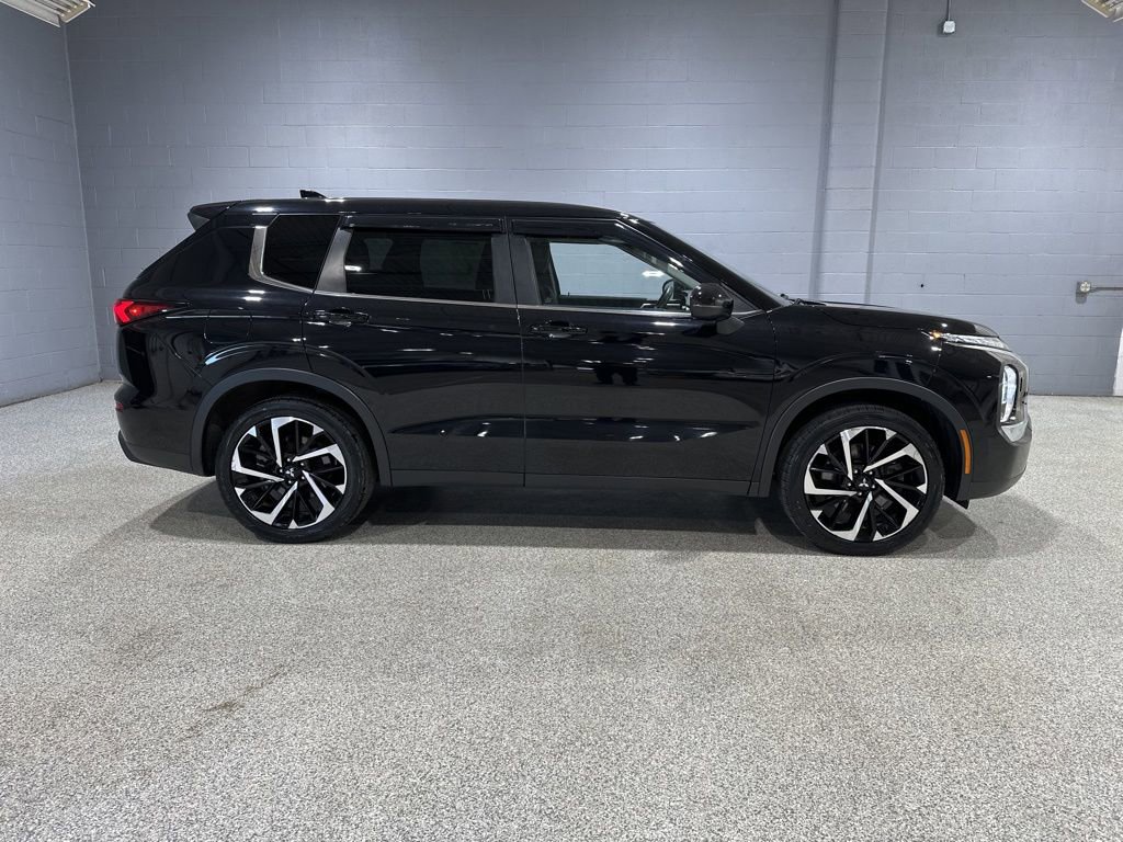 Used 2022 Mitsubishi Outlander ES AWD/4WD image 3