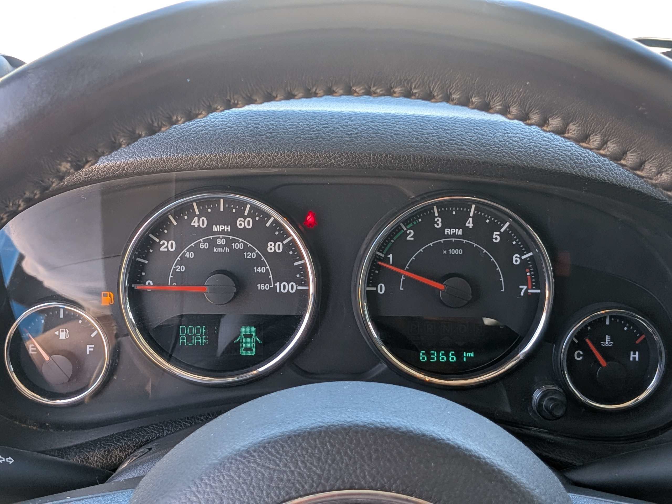 Used 2017 Jeep Wrangler Unlimited Sahara w/ Connectivity Group AWD/4WD image 28