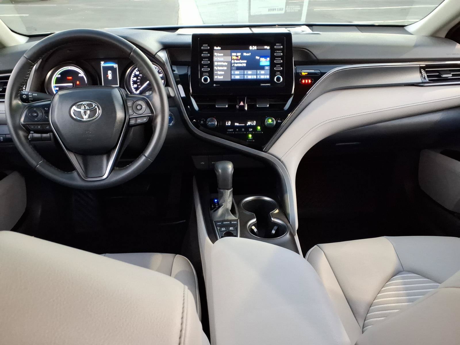 Used 2024 Toyota Camry SE FWD image 11