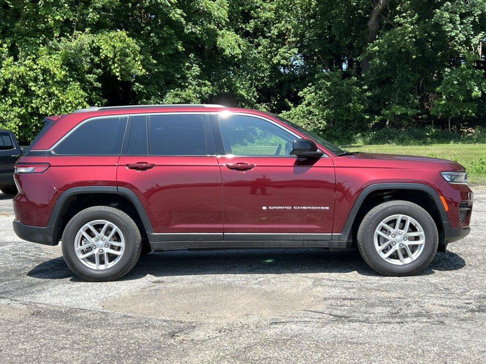 Used 2024 Jeep Grand Cherokee Laredo X w/ Luxury Tech Group I AWD/4WD image 5